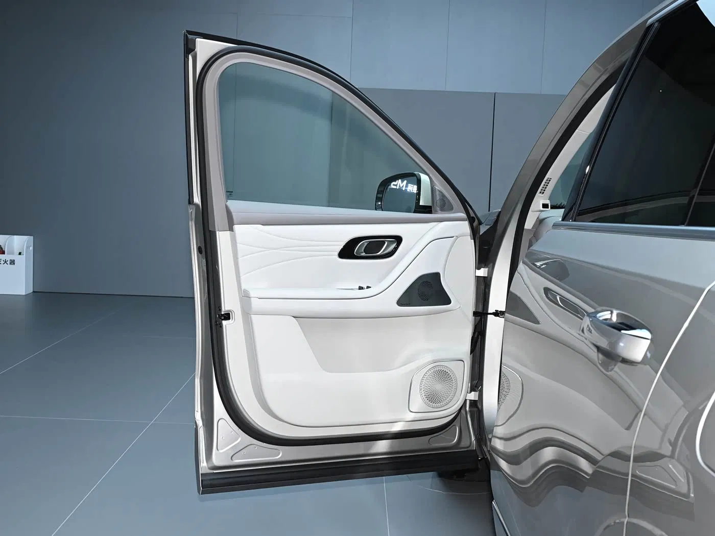 Geely Galaxy M9 Luces
