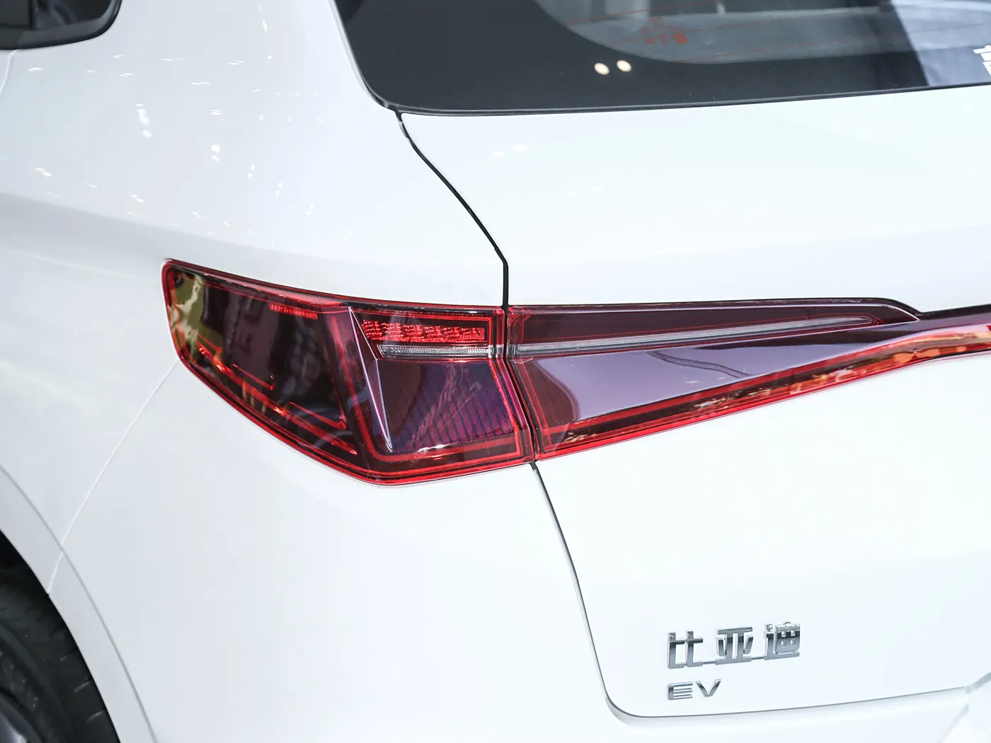 Diseño E2. Elegante. 405km Autonomía, 70kw Potencia. Suspensión: Estribo Macpherson