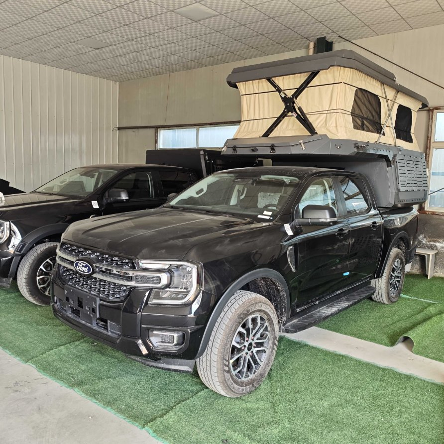 Sistema de camper modular de camión desplegable con interior configurable y energía solar opcional