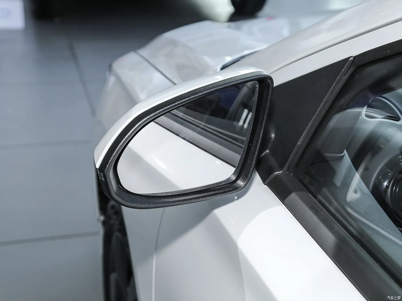 Diseño E2. Elegante. 405km Autonomía, 70kw Potencia. Suspensión: Estribo Macpherson