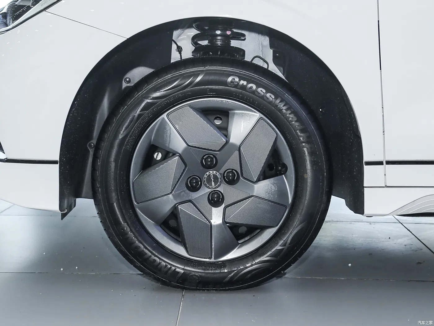 Diseño E2. Elegante. 405km Autonomía, 70kw Potencia. Suspensión: Estribo Macpherson
