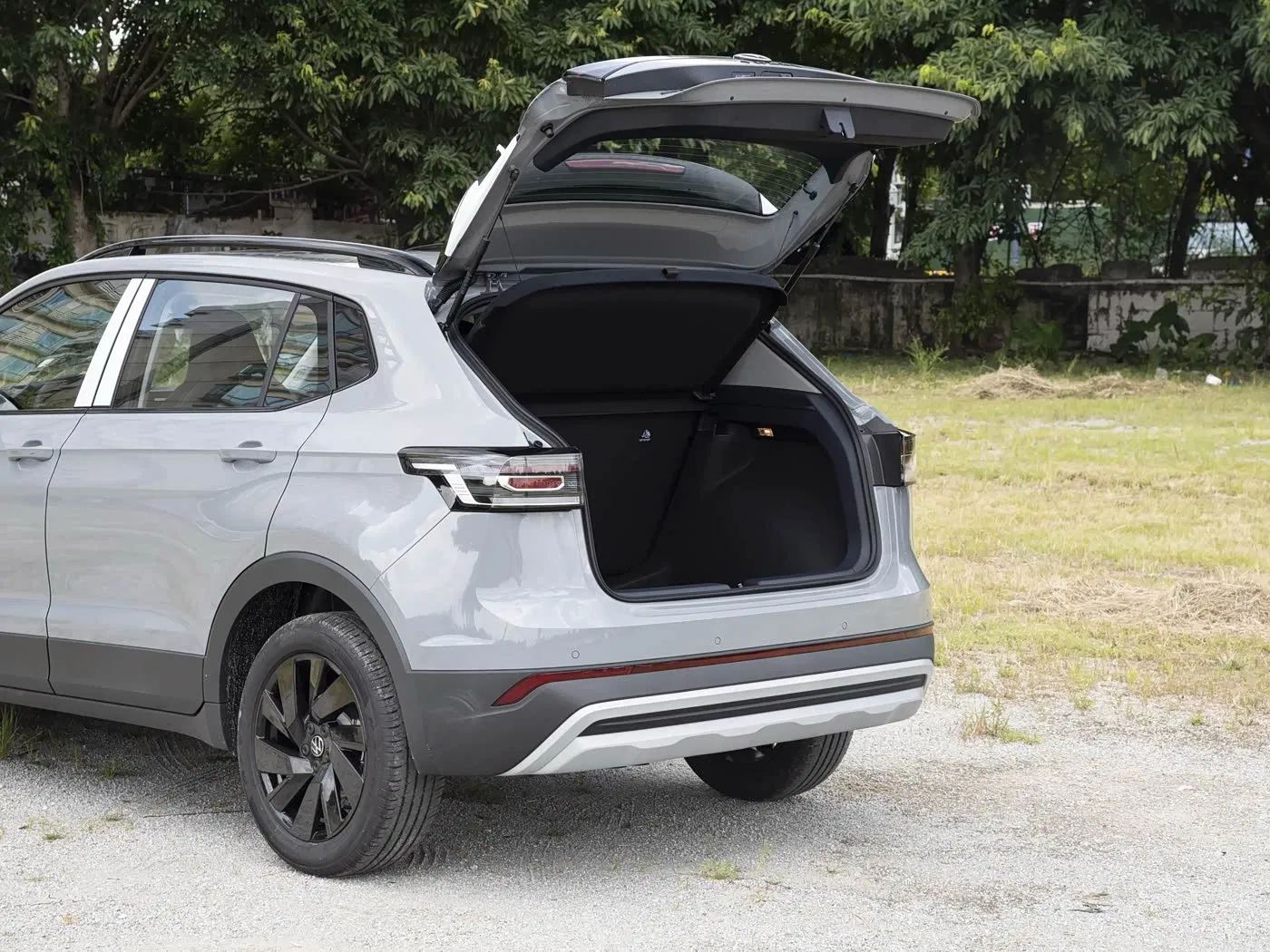 SUV Pequeño VW Taaru: Solución de Transporte Familiar Económica