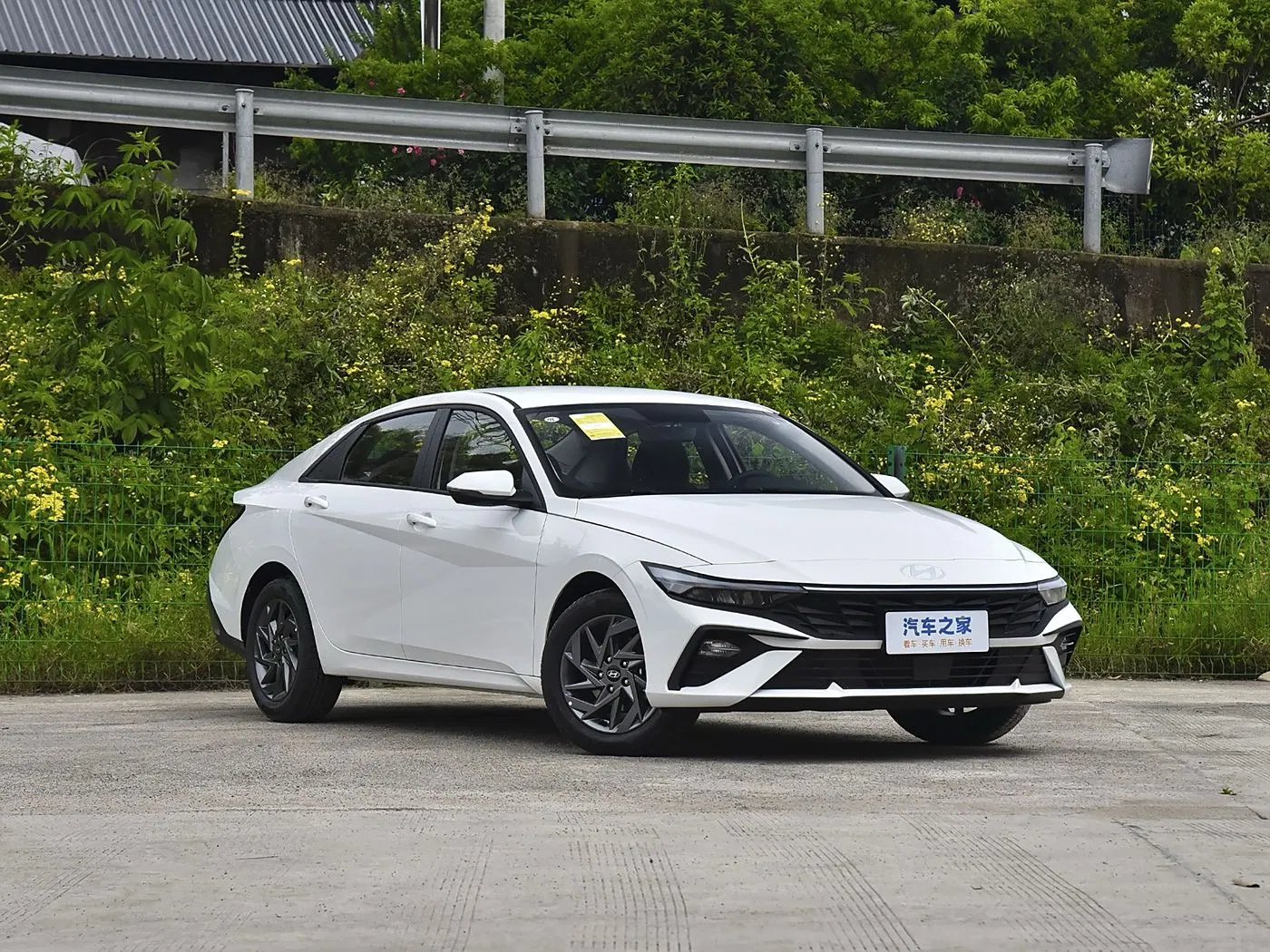 Consigue el Hyundai Elantra - una solución económica para la familia
