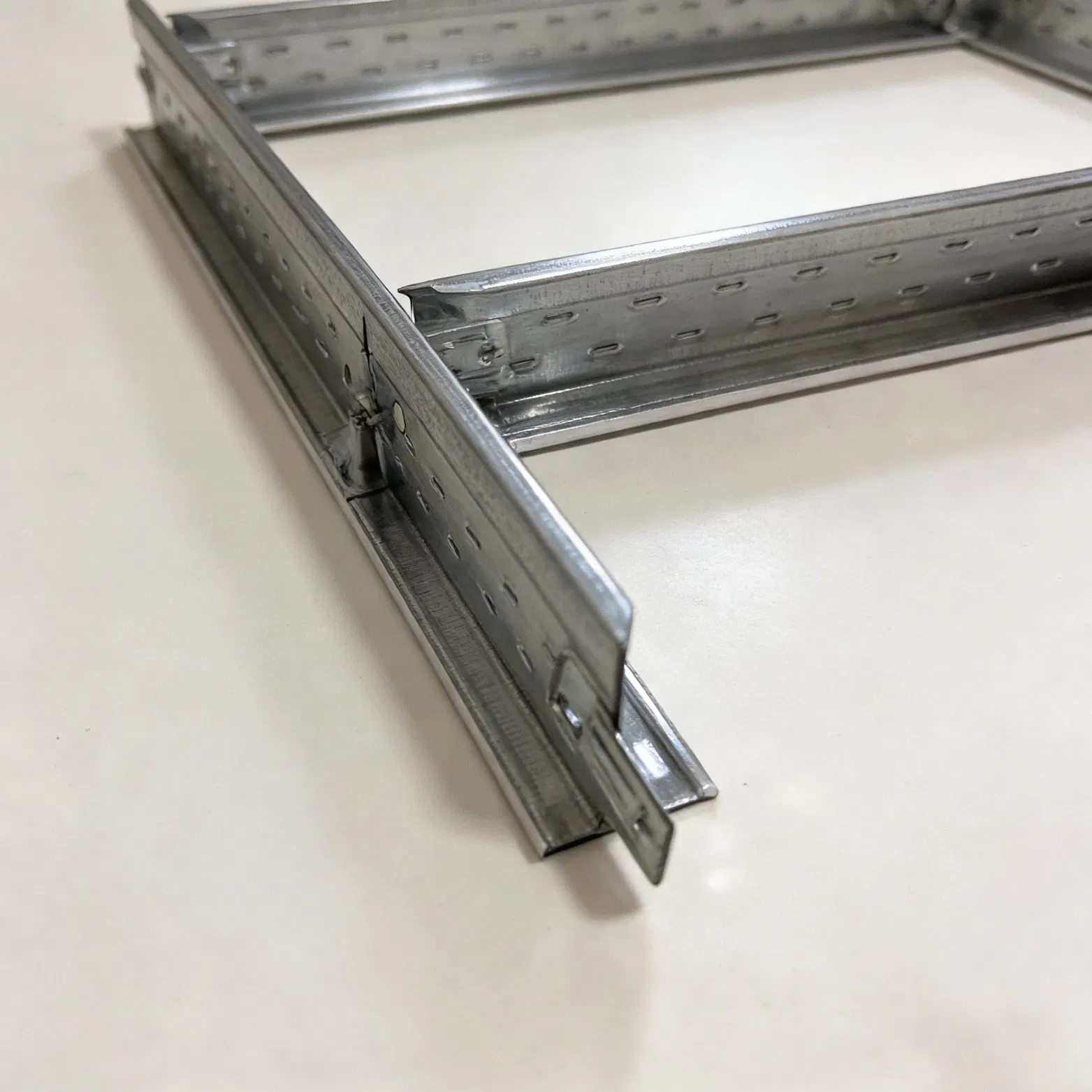 Sistemas de rieles de suspensión de T-Grids de metal galvanizado para techos