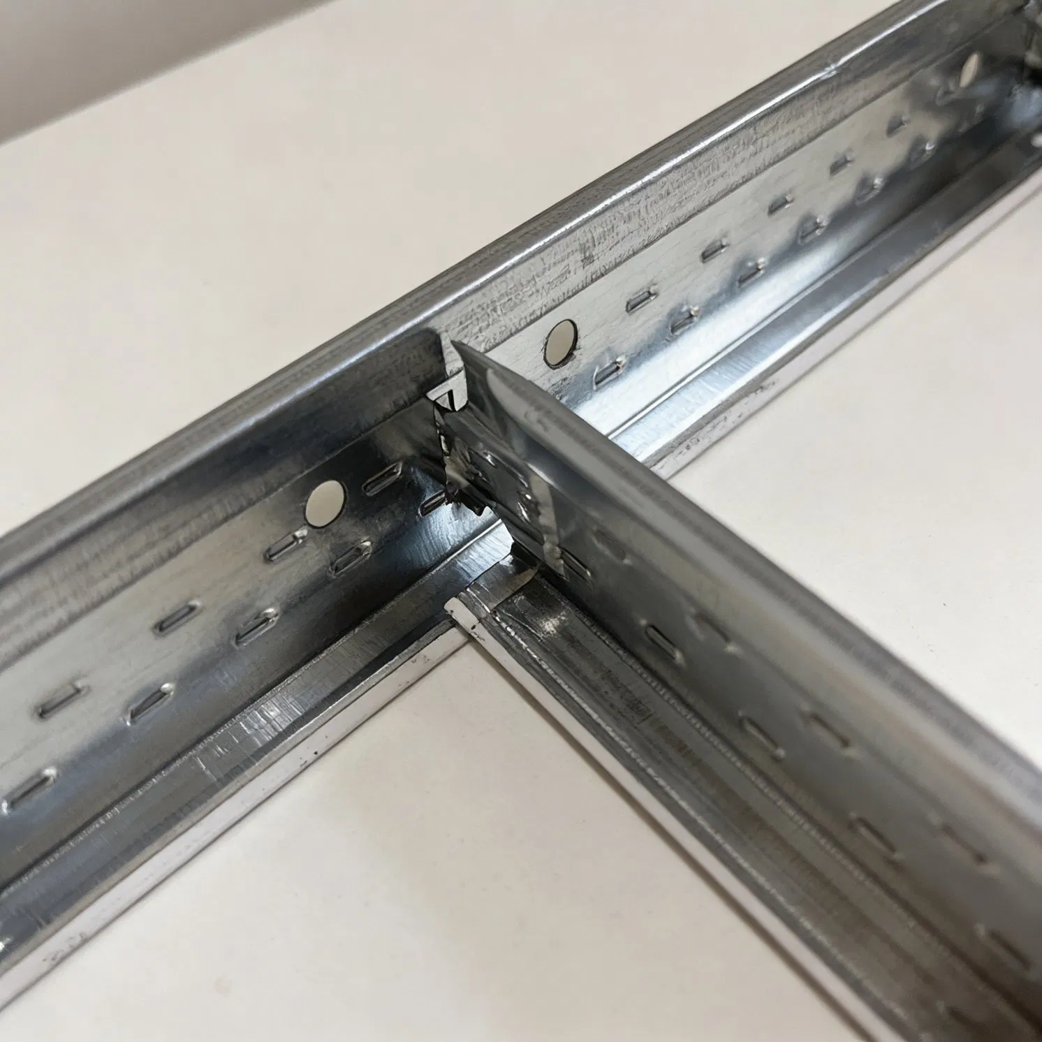 Sistemas de rieles de suspensión de T-Grids de metal galvanizado para techos