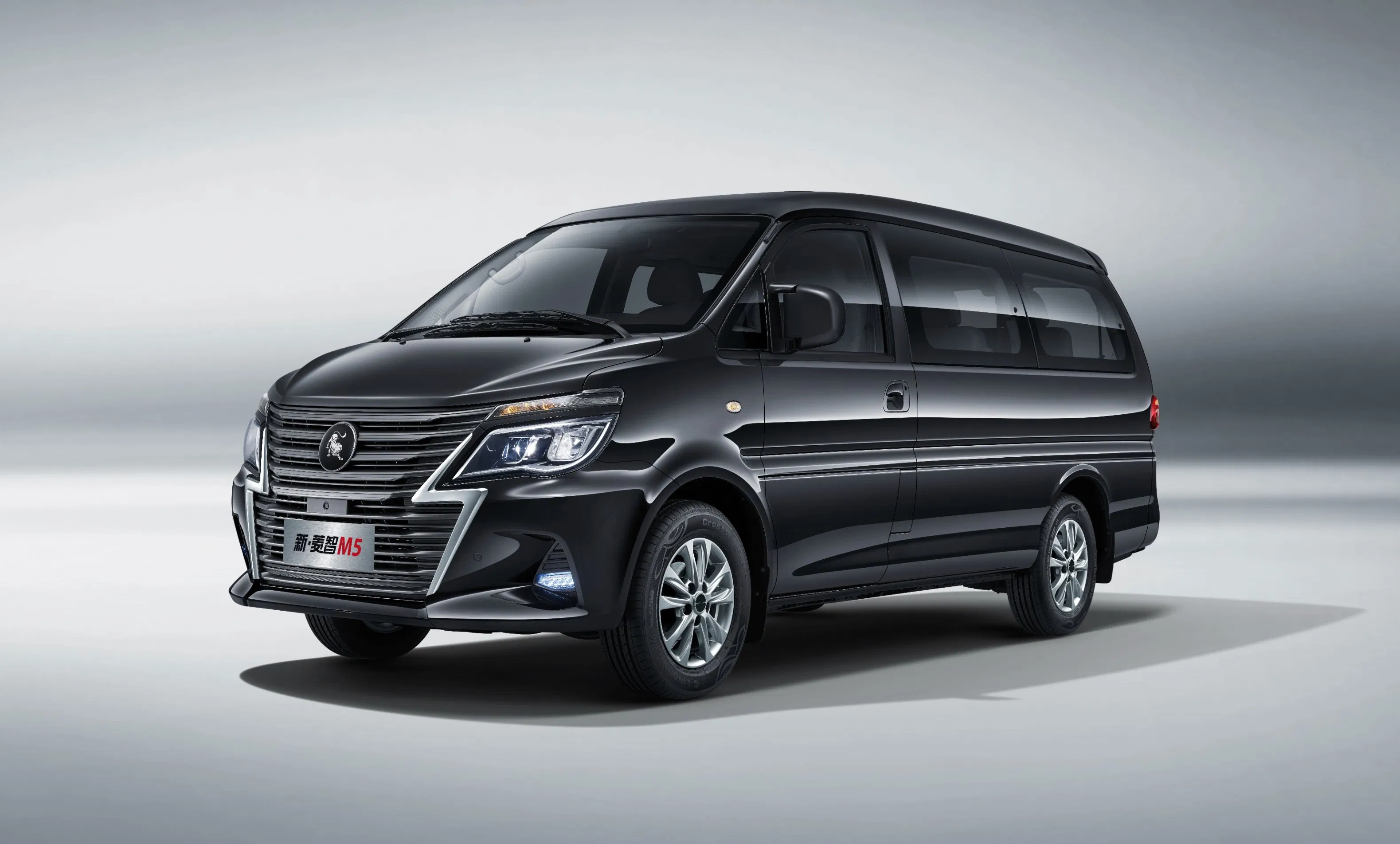 Forthing Lingzhi M5 Furgón con Suspensión Mejorada y Diseño de Doble Brazo