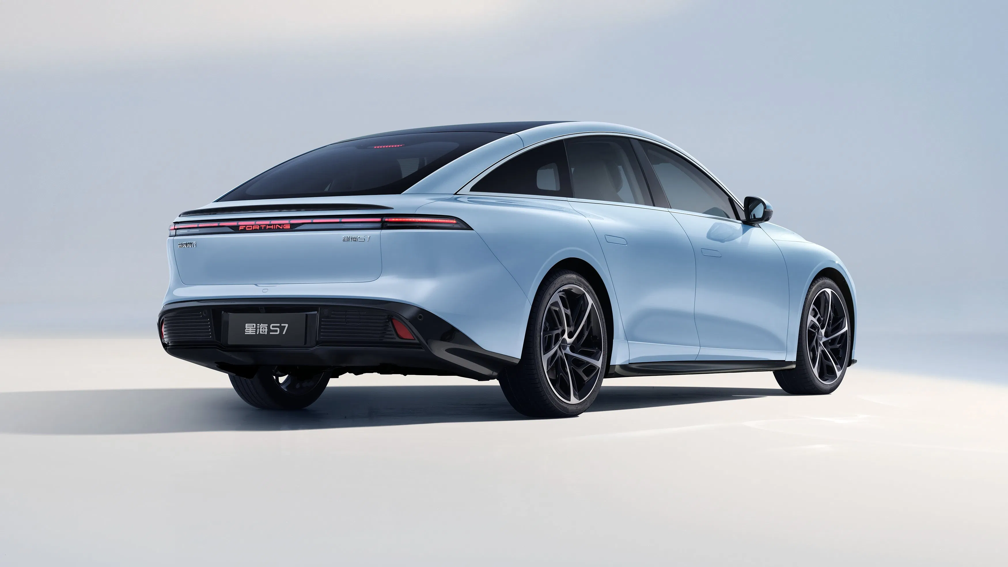 Coche Dongfeng Forthing S7 Suspensión Delantera Macpherson Eficiente Automóvil Eléctrico Puro