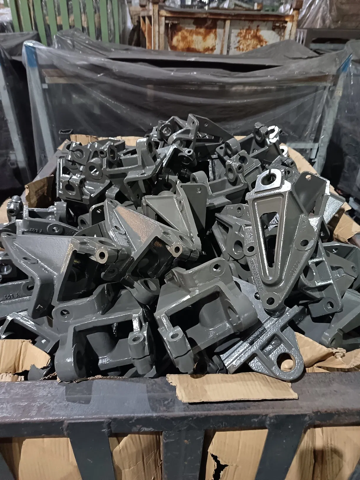 Servicio personalizado de fundición de acero dúctil, acero al carbono y acero aleado para hardware metálico de vehículos OEM, mecanizado CNC para piezas de carrocería de camiones, remolques y componentes no estándar de tractores