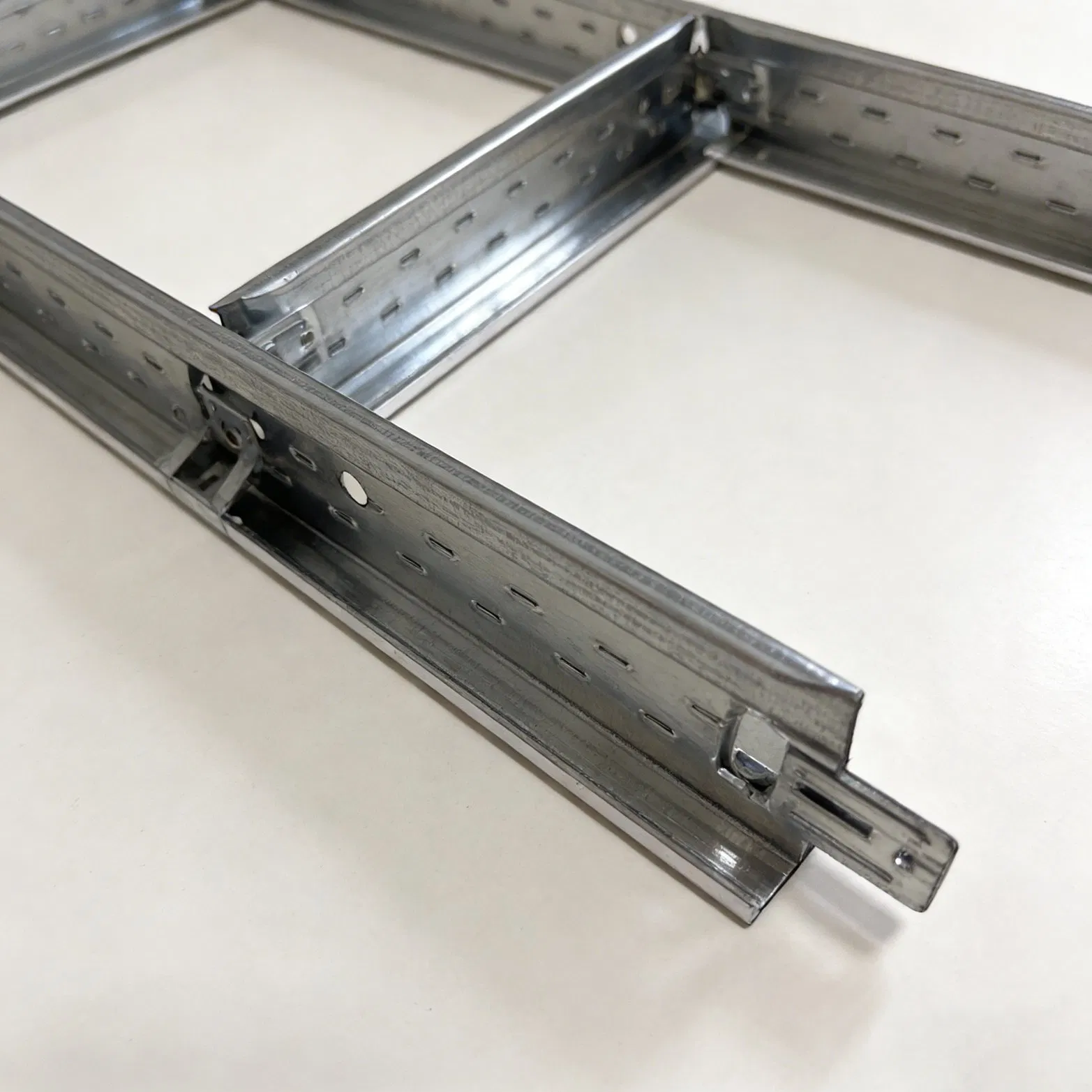 Sistemas de rieles de suspensión de T-Grids de metal galvanizado para techos