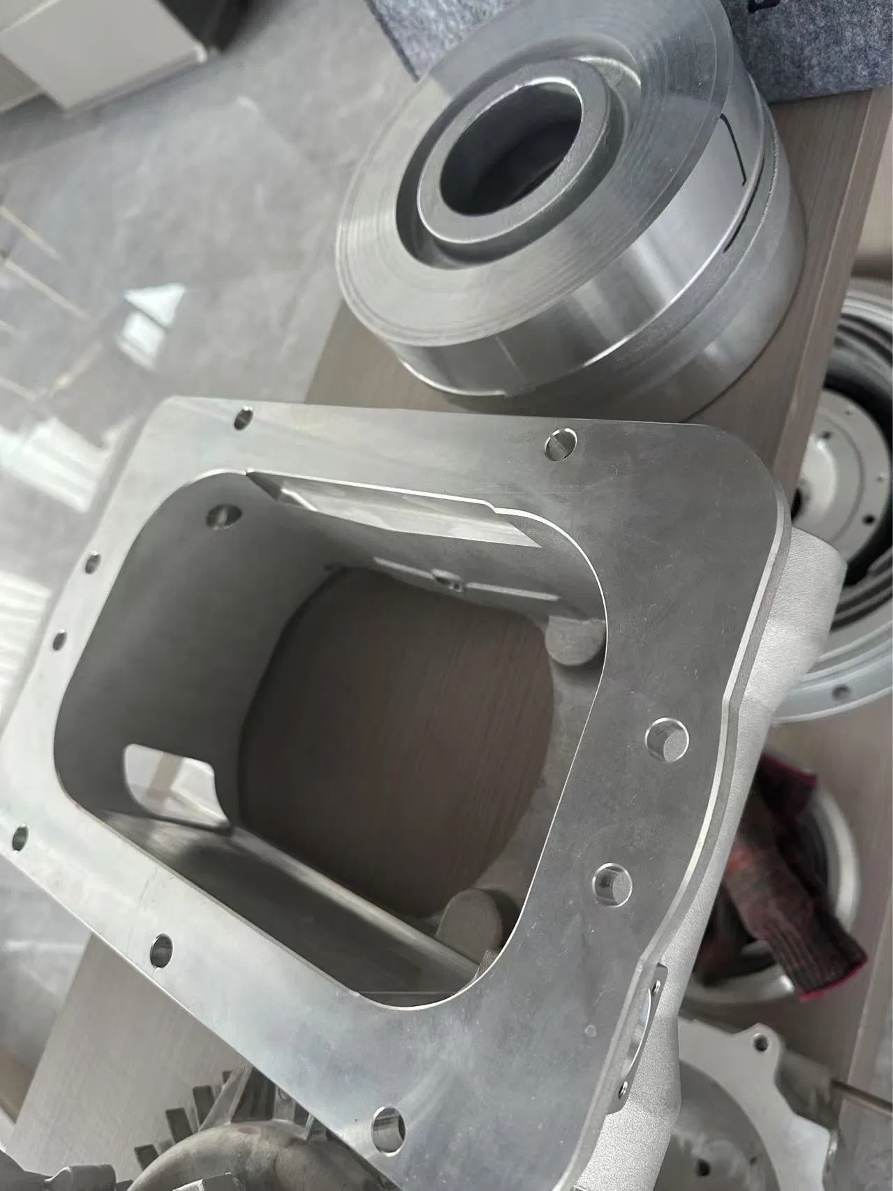 Piezas de fundición de aluminio premium con tecnología de núcleo de arena