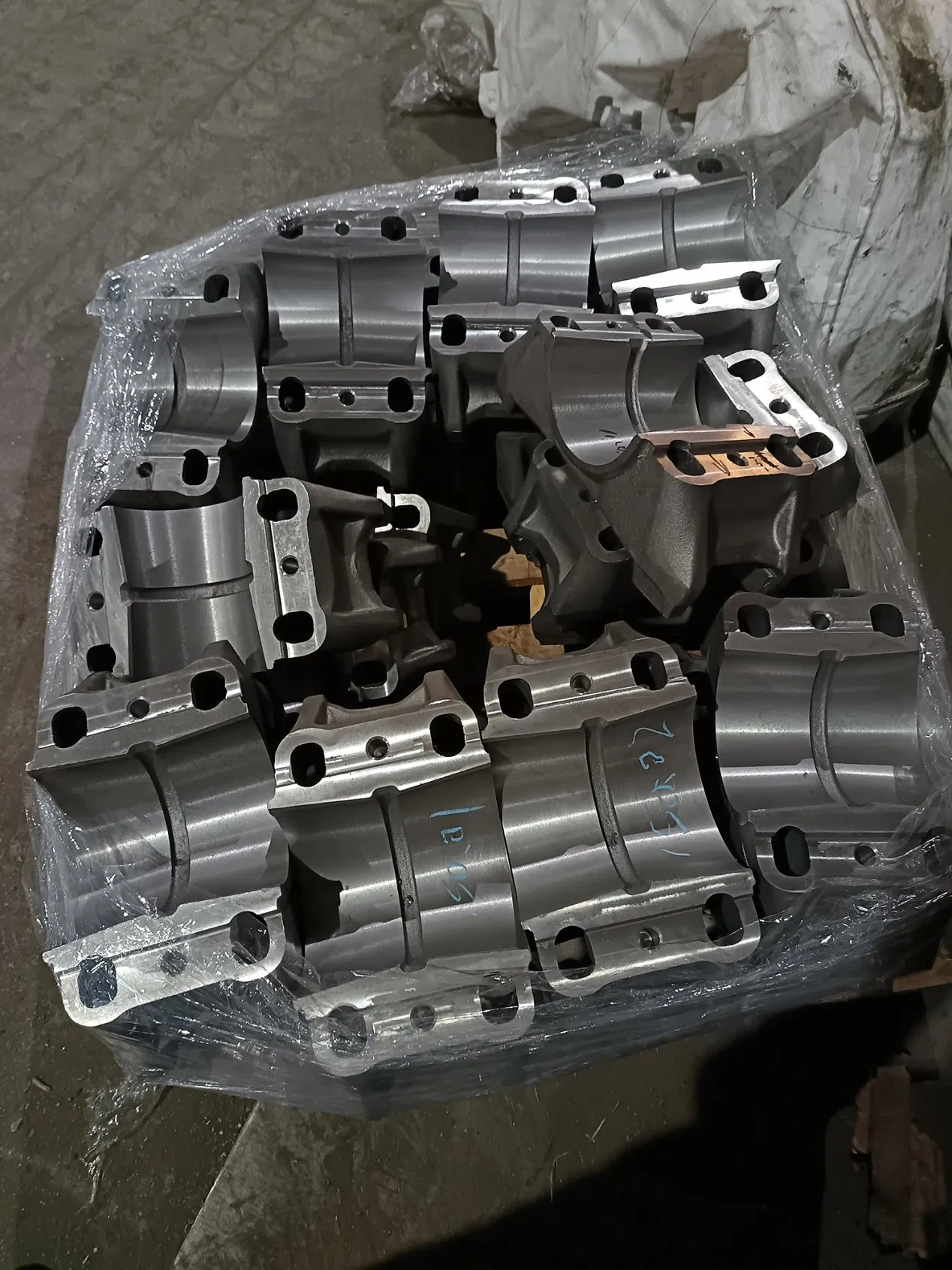 Servicio personalizado de fundición de acero dúctil, acero al carbono y acero aleado para hardware metálico de vehículos OEM, mecanizado CNC para piezas de carrocería de camiones, remolques y componentes no estándar de tractores