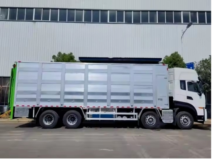Soluciones de Transporte Eficiente de Ganado para Agricultores de Aves de Corral y Cerdos