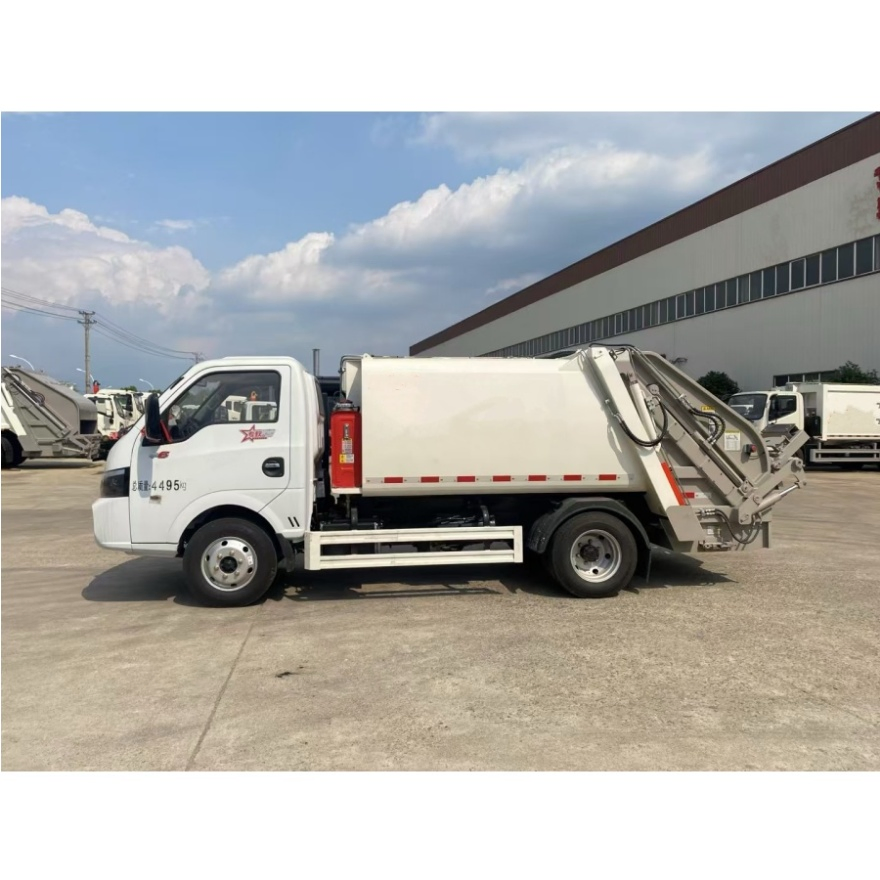 Dongfeng 4.5 Cubic Meter Refuse Compactor Truck for Smart Waste Management