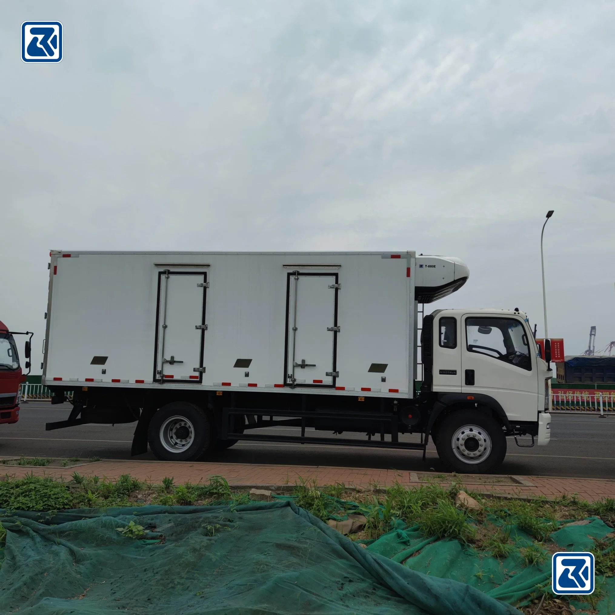 Sinotruk/HOWO 4X2 5 Ton Carrier Cooling Cargo Van/Light/Lorry/Food/Reefer/Freezer/Refrigeration/Refrigerator Truck for Refrigerated/Freezing/Cold/Sale