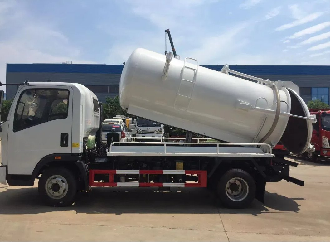 Reliable HOWO/JAC/Dongfeng/Foton 5000 Liters Vacuum Sewage Sewing Truck 5 Ton Small Size Vacuum Truck 5m3 Vacuum Sewage Suction Tanker Truck