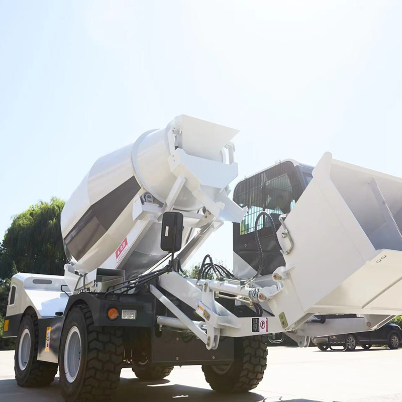 Standard 2.6m³ Self Loading Mixer Truck for Consistent 80m³ Concrete Daily Output