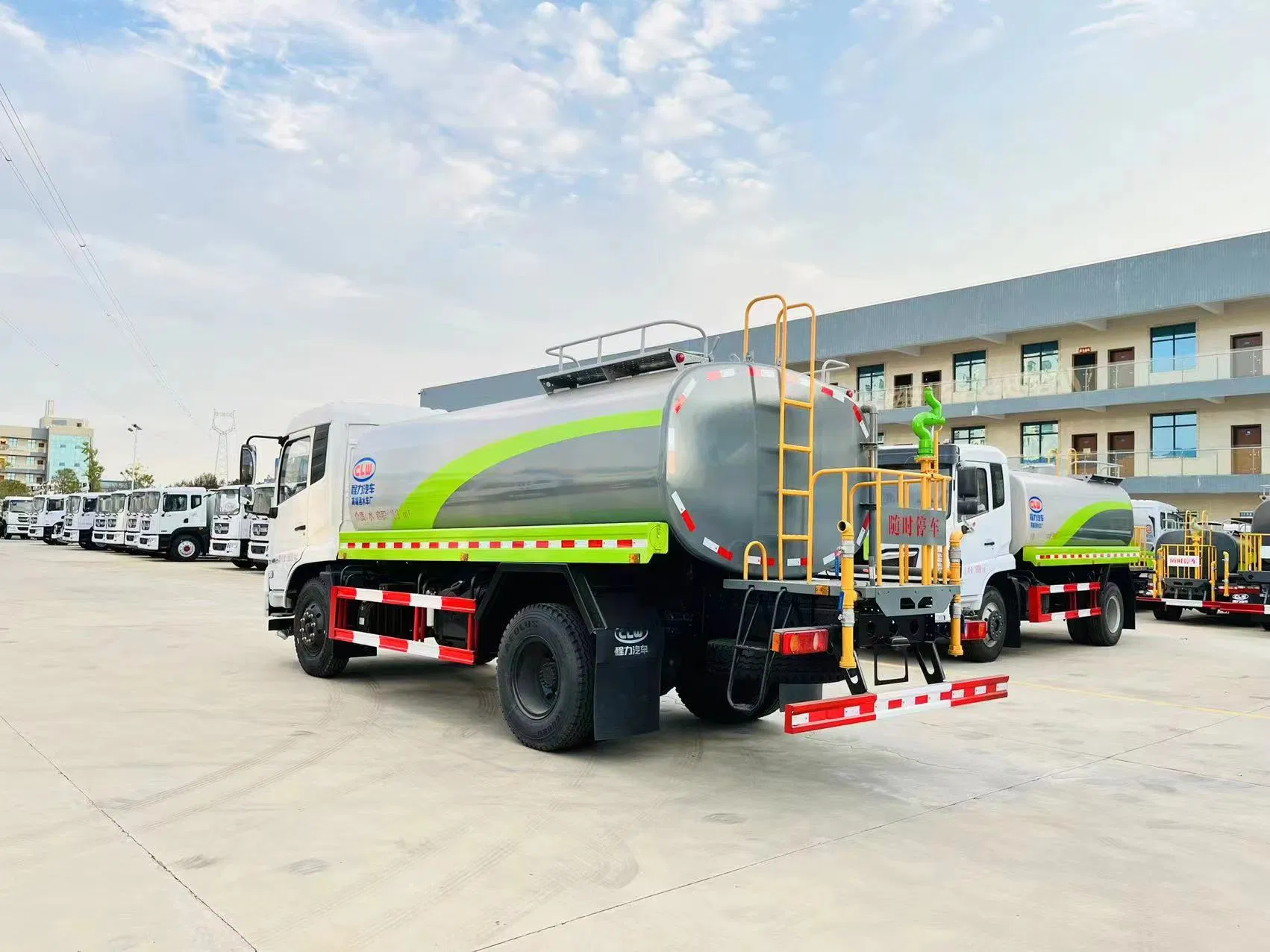 Water Sprinkler Truck Side