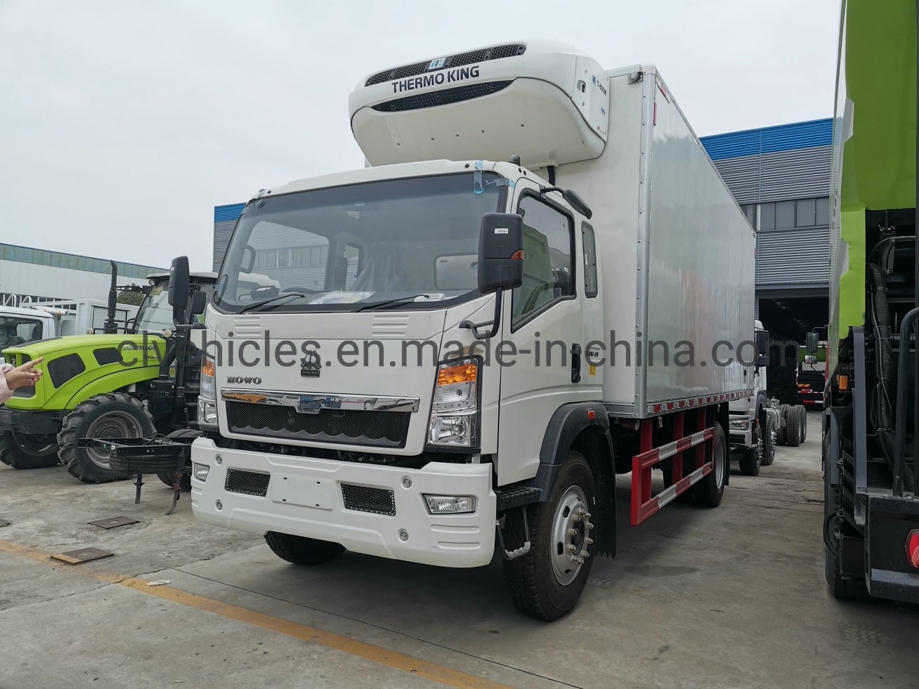 Sinotruk HOWO 4*2 Light Duty Reefer Refrigerated Van Truck with Thermo King Unit