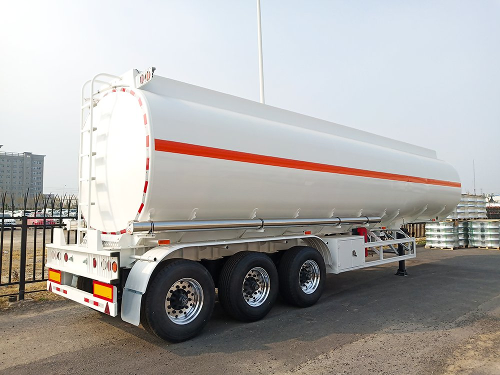 Hcsv Oil Tank Truck 25000L 20000L Carbon Steel Tanker Customizable Tank 6X4 8X4 10 Wheel 12 Wheel Fuel Tank Truck