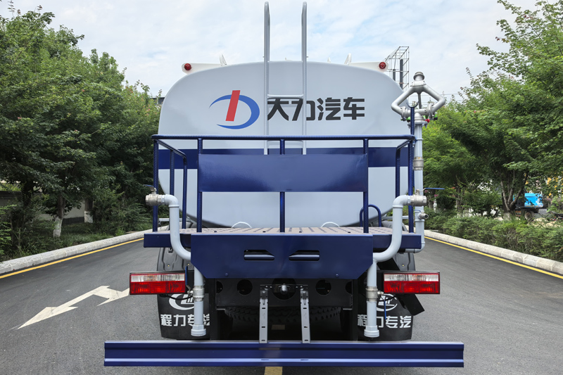 High-Capacity 13000L Dongfeng D9 Water Bowser for Efficient Watering