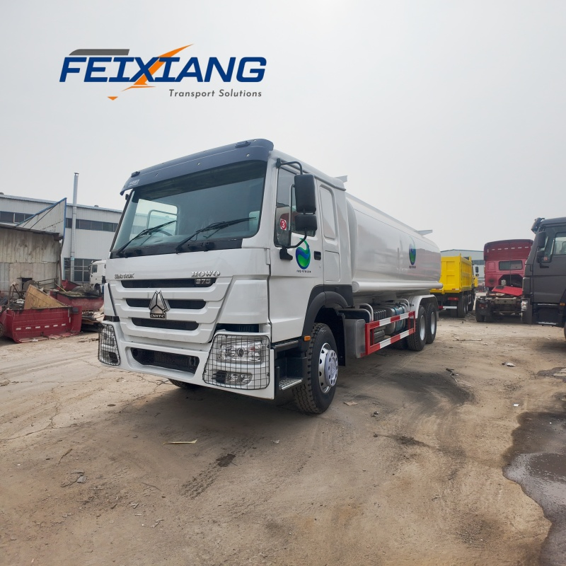 HOWO 6X4 New 25000litres Capacity Fuel Tank Truck Palm Oil Transportation Tanker Truck 371HP