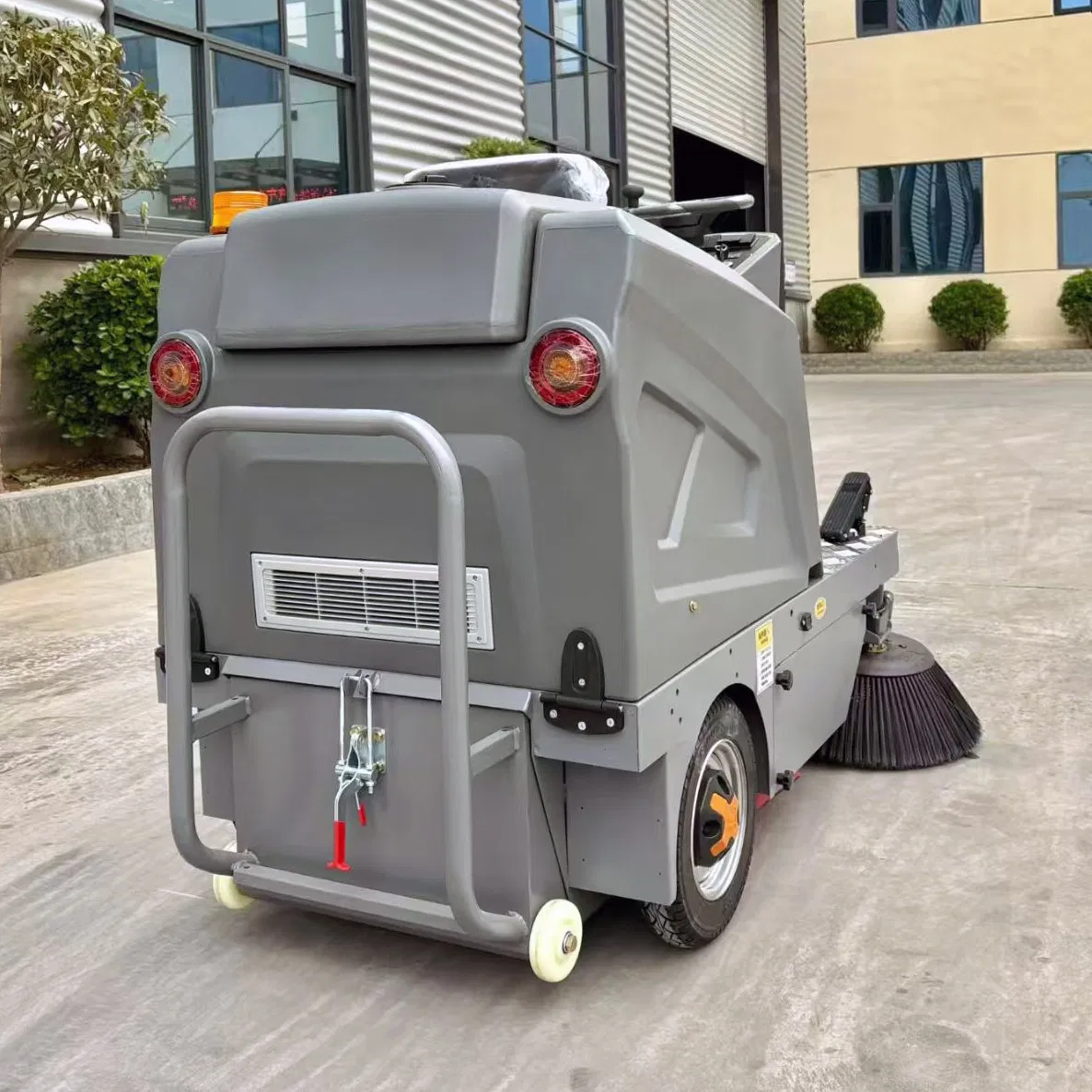 Electric Floor Street Sweeper Ride on Household Road Park Cleaning Sweeper Factory