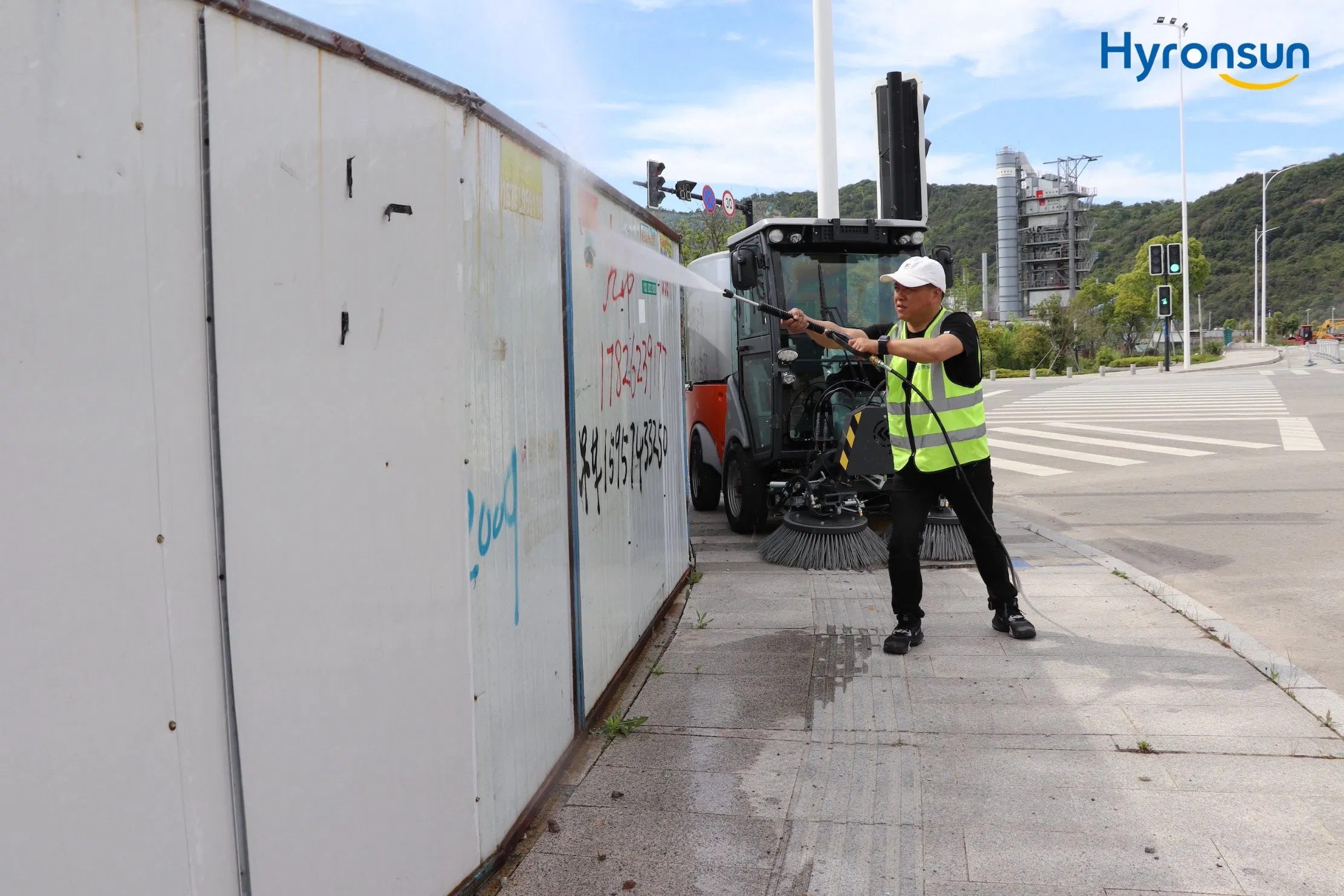 Hrs-2800d Ride on Street Road Sweeper Car Cleaning Machine Industrial Automatic Floor Sweeper