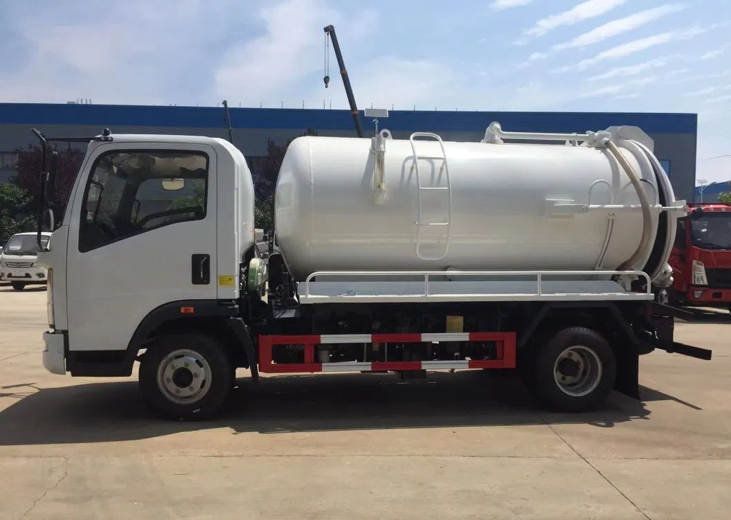 Reliable HOWO/JAC/Dongfeng/Foton 5000 Liters Vacuum Sewage Sewing Truck 5 Ton Small Size Vacuum Truck 5m3 Vacuum Sewage Suction Tanker Truck