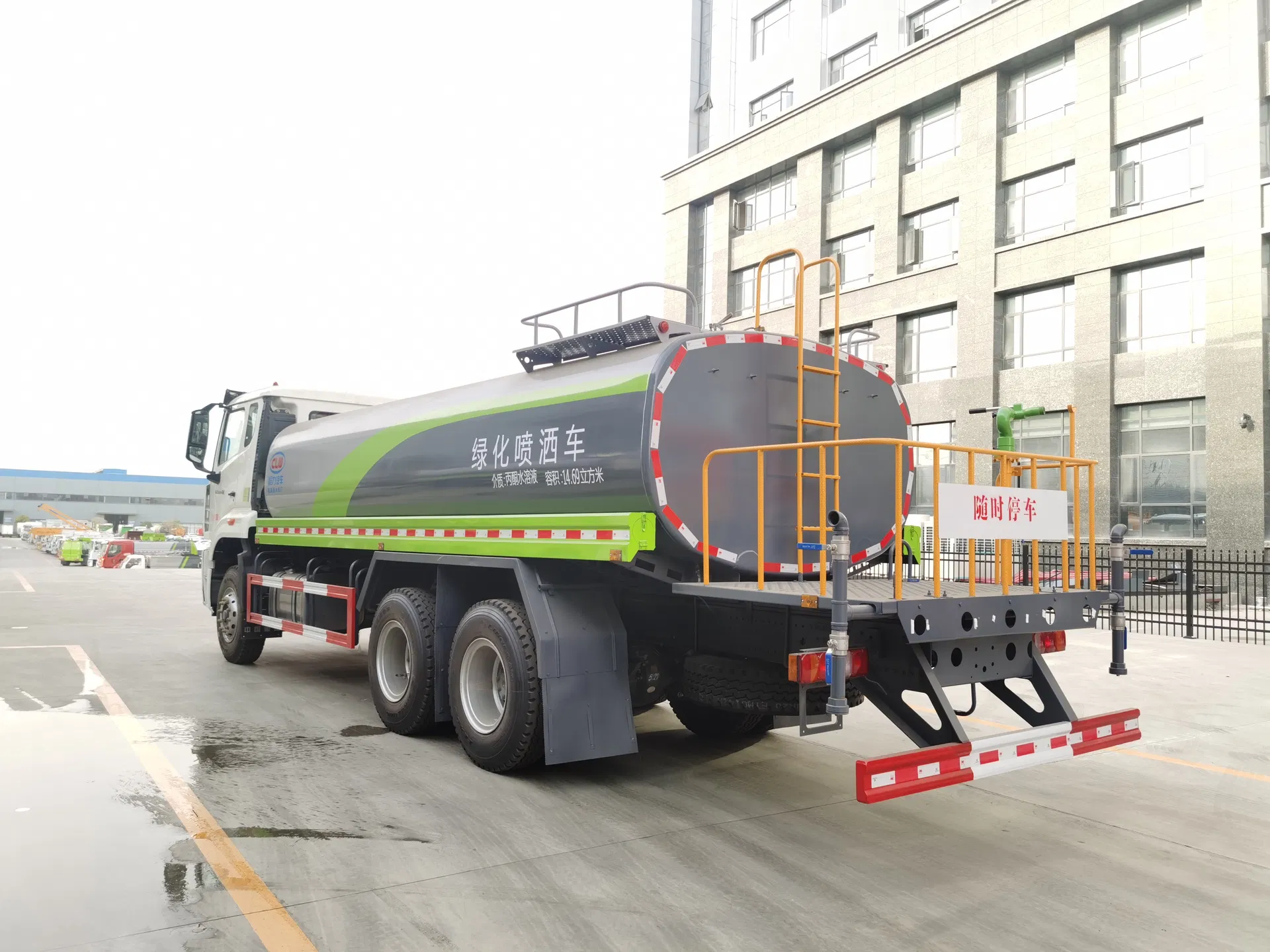 Water Sprinkler Truck Detail