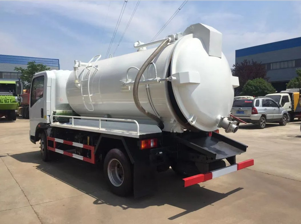 Reliable HOWO/JAC/Dongfeng/Foton 5000 Liters Vacuum Sewage Sewing Truck 5 Ton Small Size Vacuum Truck 5m3 Vacuum Sewage Suction Tanker Truck