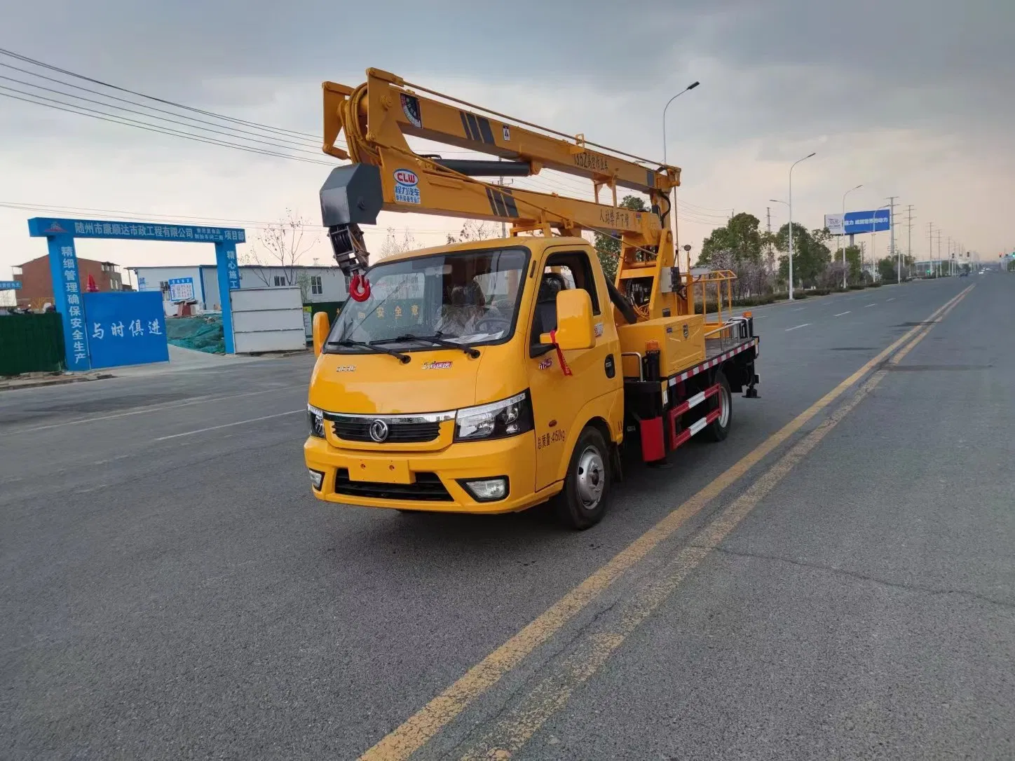 Telescopic Boom 4X2 Bucket Working Work Truck Aerial Platform