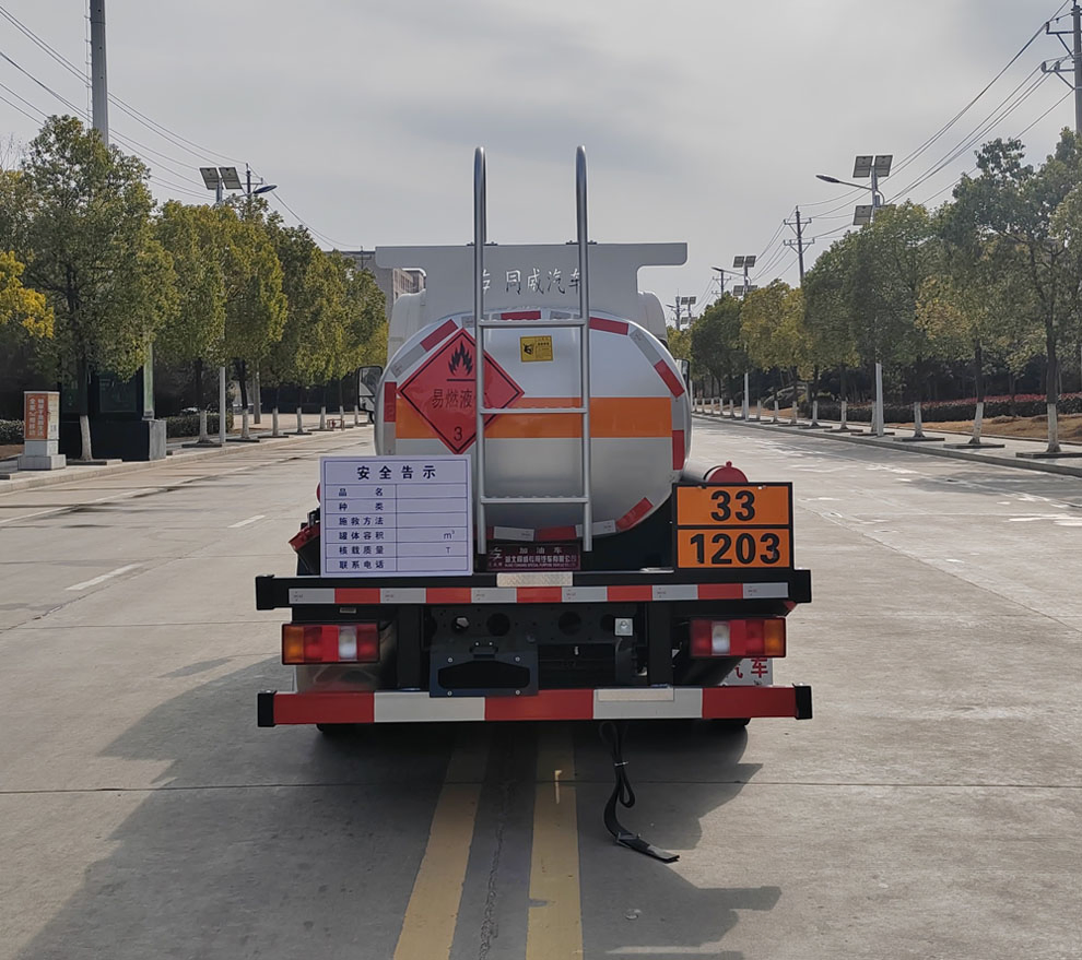 Blue-Plate 4.5t City Fuel Tanker (C-License Drivable) with 2,200L Massive Capacity &amp; up to 151HP Efficient Engine (1.54t Payload, 700kg/M³ Optimized for Gasolin