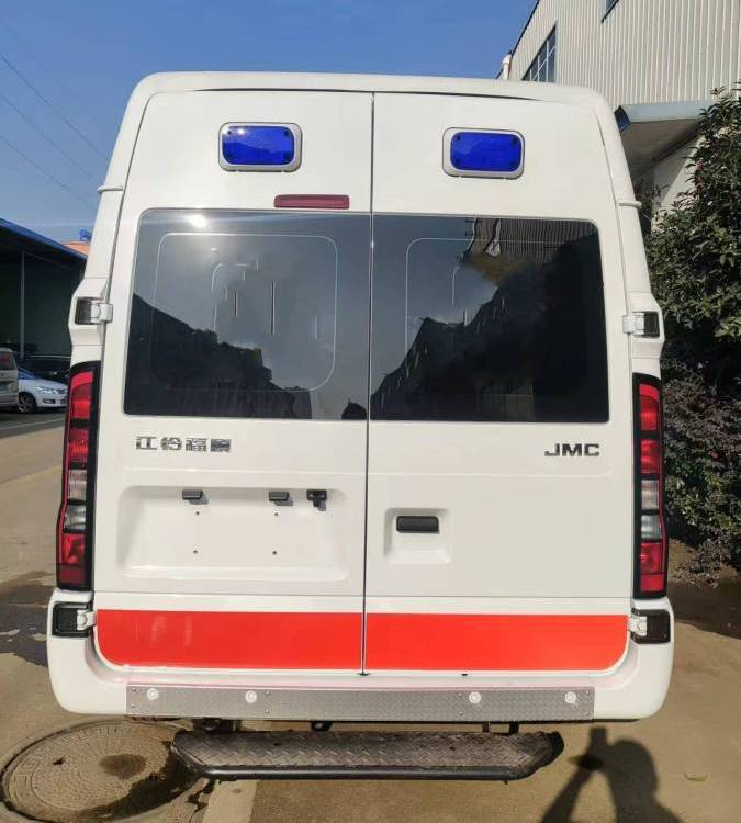Customizable 4×2 Benz Maxus Ambulance Transport Type and Monitoring Type Medical Vehicle for Optimal Emergency Response