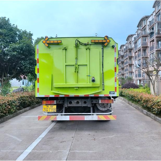 OEM 18T dongfeng outdoor vacuum baggerroad electric city road street sweeper truck