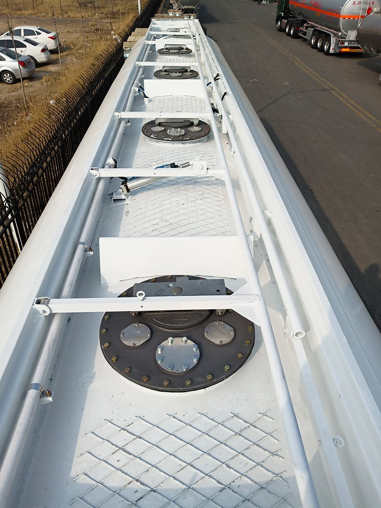 Hcsv Oil Tank Truck 25000L 20000L Carbon Steel Tanker Customizable Tank 6X4 8X4 10 Wheel 12 Wheel Fuel Tank Truck