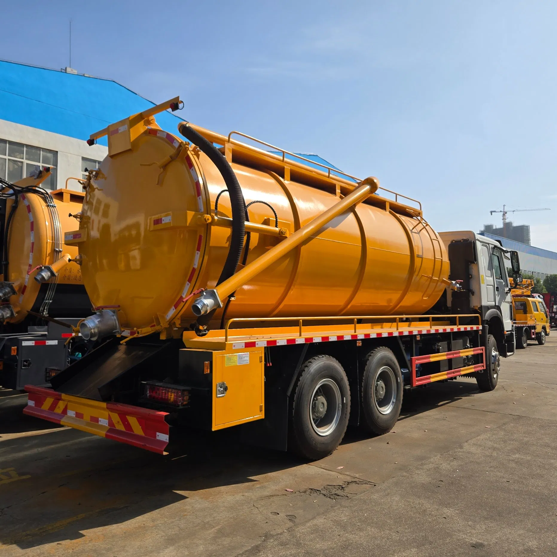Low-Priced Sale of HOWO 18cbm Sewage Suction Truck 6X4 Vacuum Sewage Suction Truck Price China Sewage Truck Factory