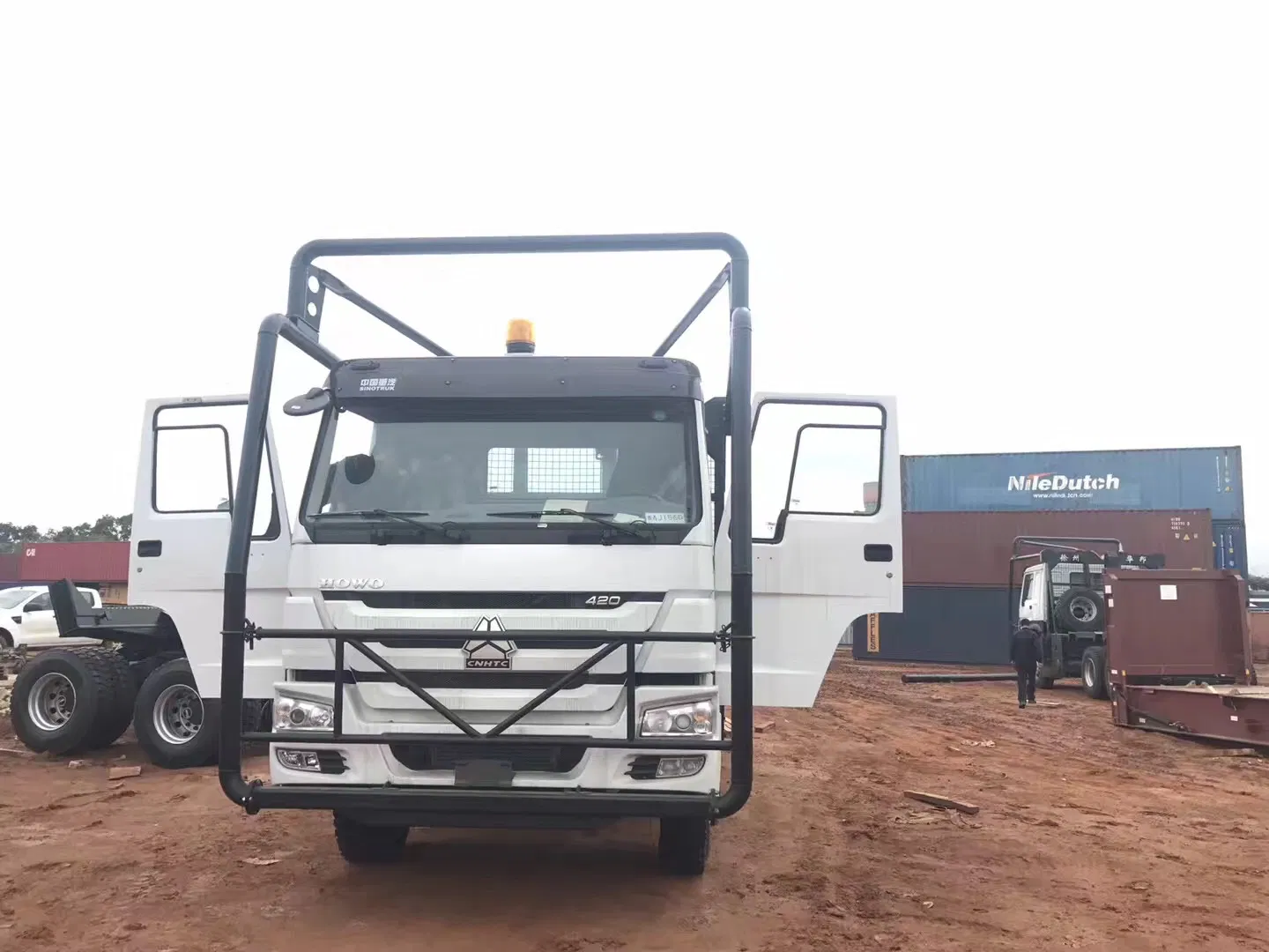 Sinotruk HOWO 6× 4 8× 4 Log Transportation Truck Transporting Economic Timber Log Wood Timber Steel Logging Factory