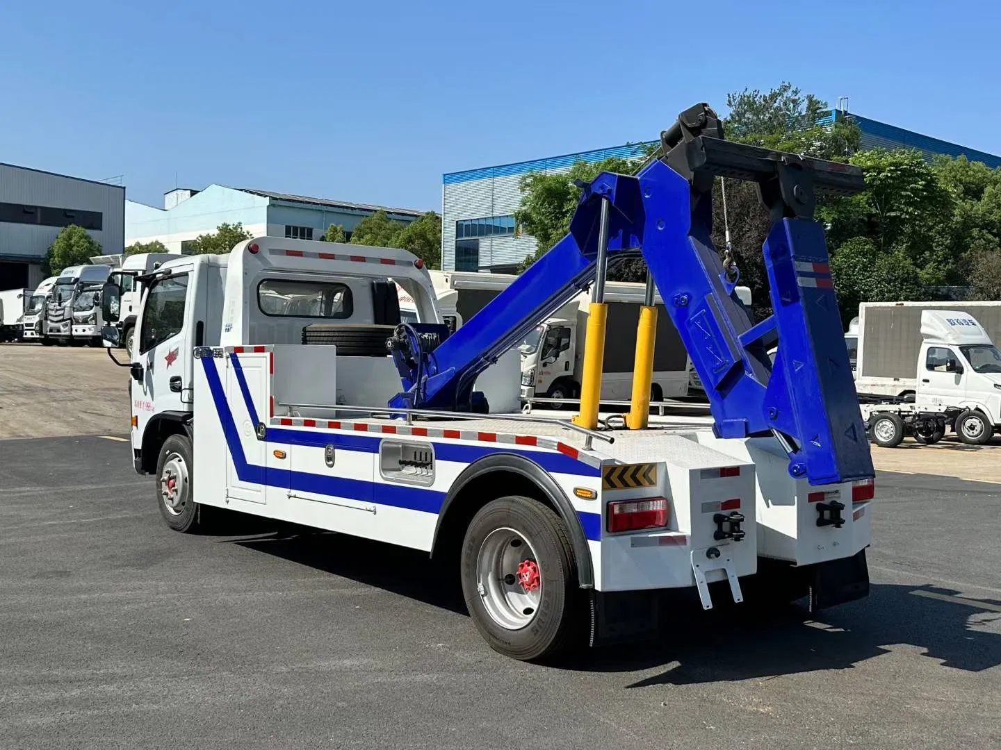 Good Price 5ton 6ton Tow and Recovery Vehicle Integrated Wrecker Truck for Sale