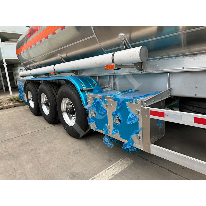 3 Axles 36000L/42000L/43000L Carbon Steel/Stainless Steel/Aluminum Alloy Tank/Tanker Truck Semi Trailer Manufacture Aluminium Steel 52000 Liters Fuel Tankers