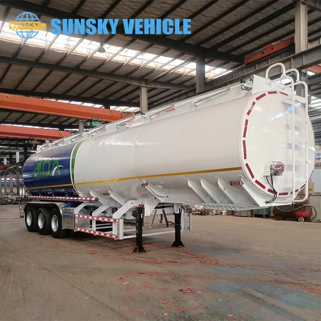 Aluminum Semi-Trailer Tanker Side View