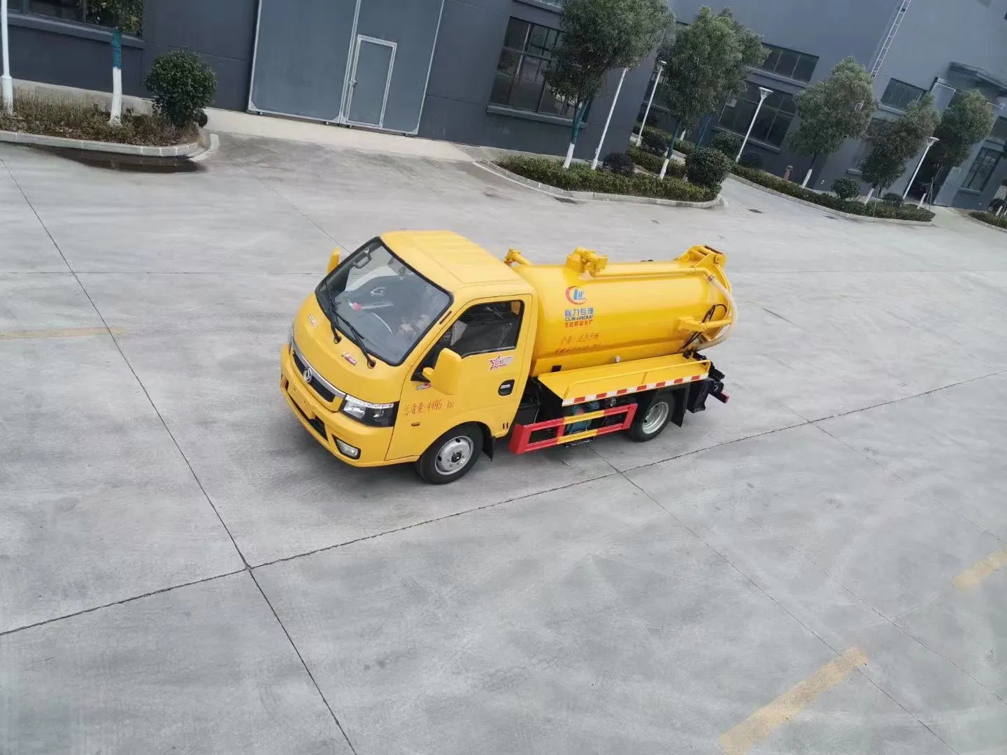 Hot Sale HOWO 10000L Vacuum Sewage Truck Sewage Tank Sewer Cleaning Sewerage Vacuum Suction Truck