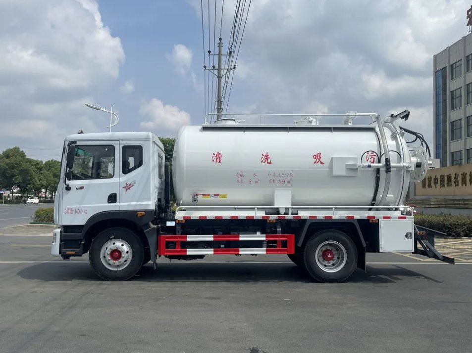 DFAC D9 Multi-Functional High Pressure Cleaning Sewage Sewer Vacuum Suction Tank Truck 8m3 Vacuum Tank and 2.5m3 Cleaning Tank