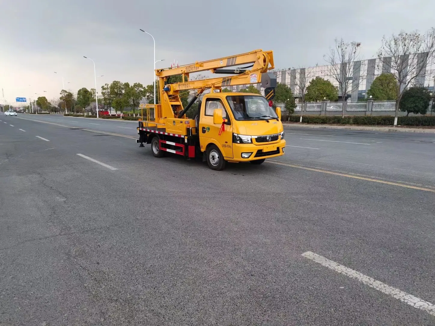 Telescopic Boom 4X2 Bucket Working Work Truck Aerial Platform