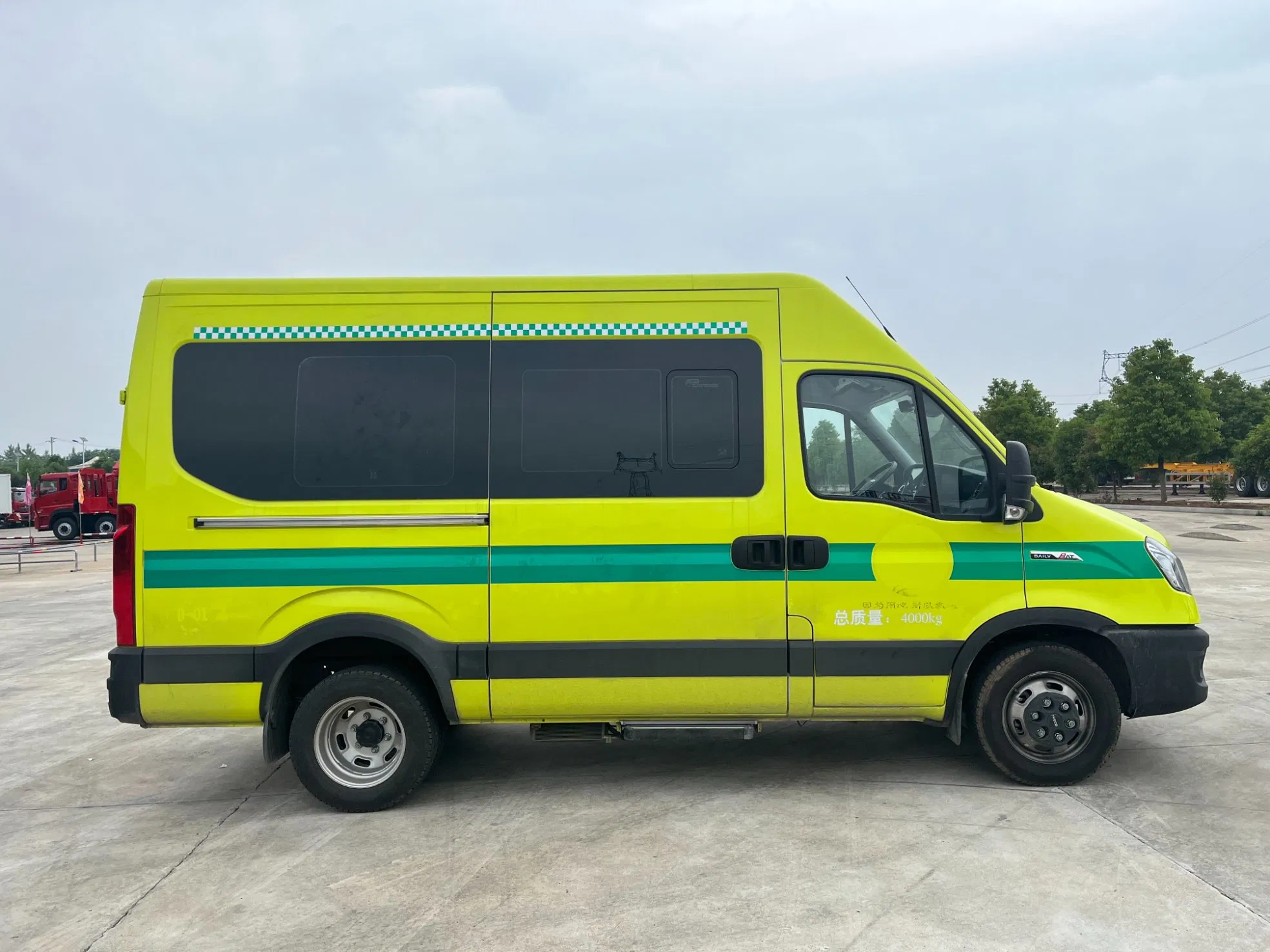 China I-Veco Medical Vehicle Ambulance Car 4X4 Boasting Electric Powered by Ambulance Van