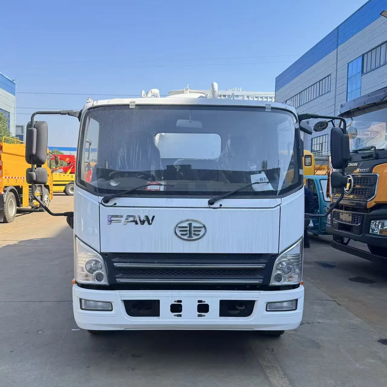 4X2 FAW 8m³ Sewage Suction Truck High Capacity Vacuum Sewage Cleaning Truck for Municipal Sanitation