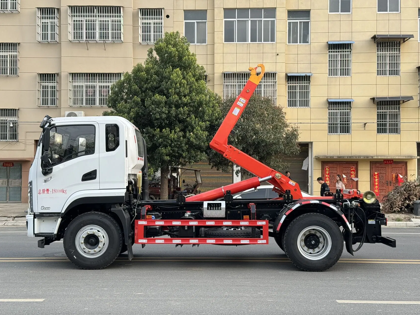Dependable Shacman Delong Short Wheelbase 18 Ton Heavy Duty Hook Lift Truck