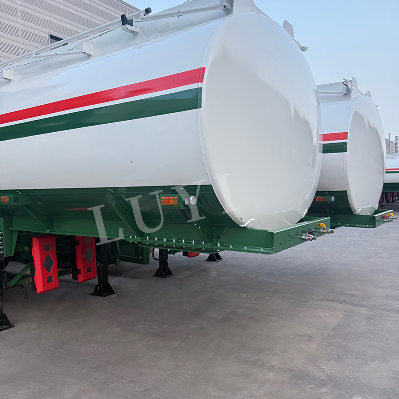 New Design 5-Axle 45000L Fuel Tanker for Chemical Transport