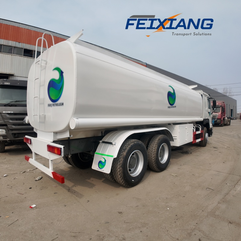 HOWO 6X4 New 25000litres Capacity Fuel Tank Truck Palm Oil Transportation Tanker Truck 371HP