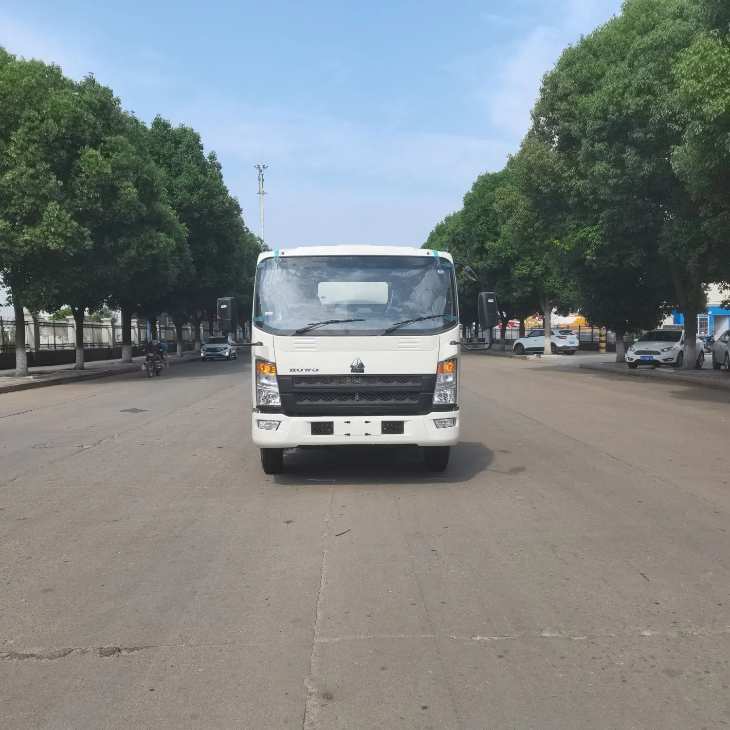 Heavy Duty 8*4 Sinotruck Sewage Suction Sewage Truck Vacuum Tank Truck Fecal Transport Truck