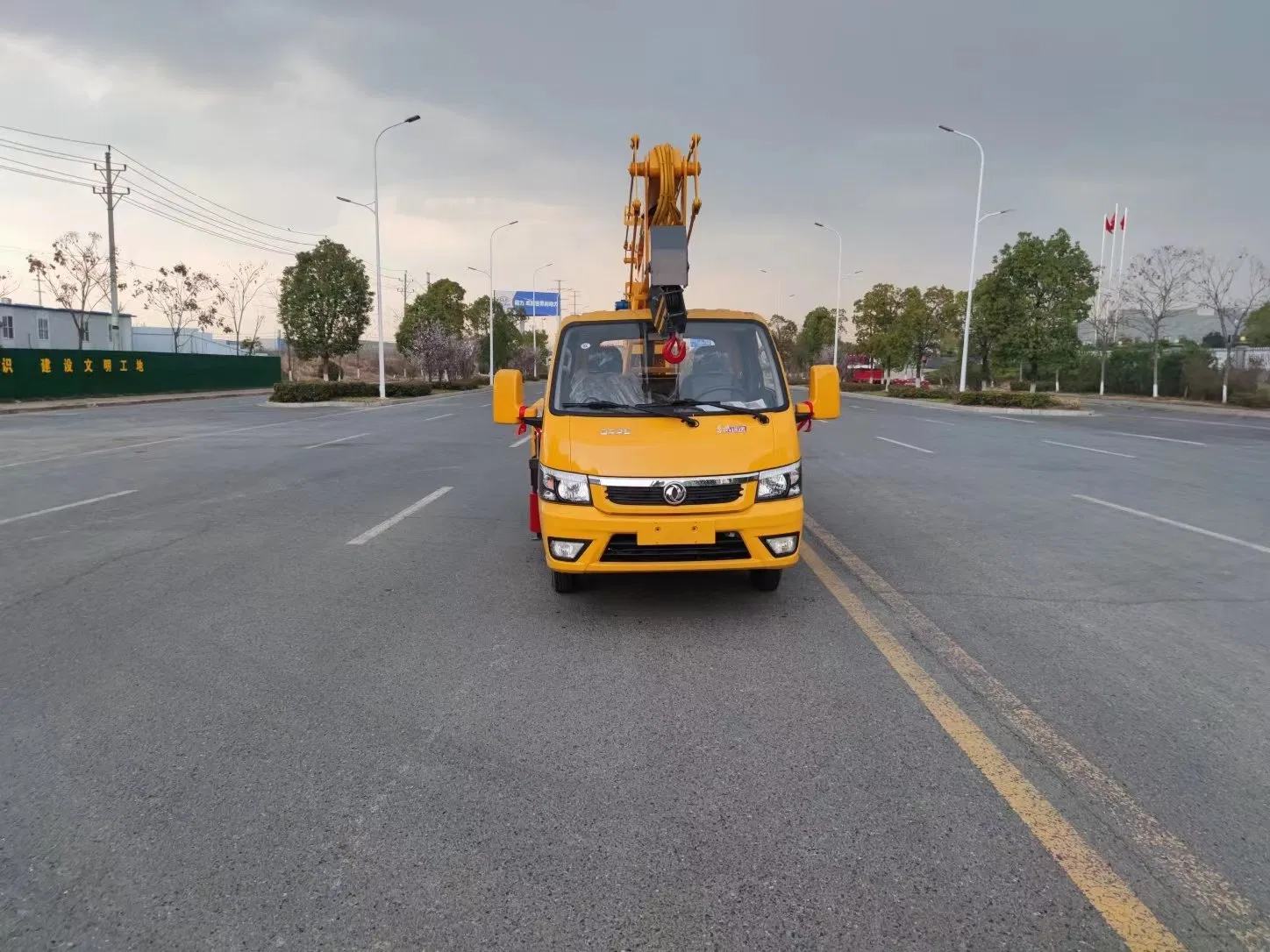 Telescopic Boom 4X2 Bucket Working Work Truck Aerial Platform